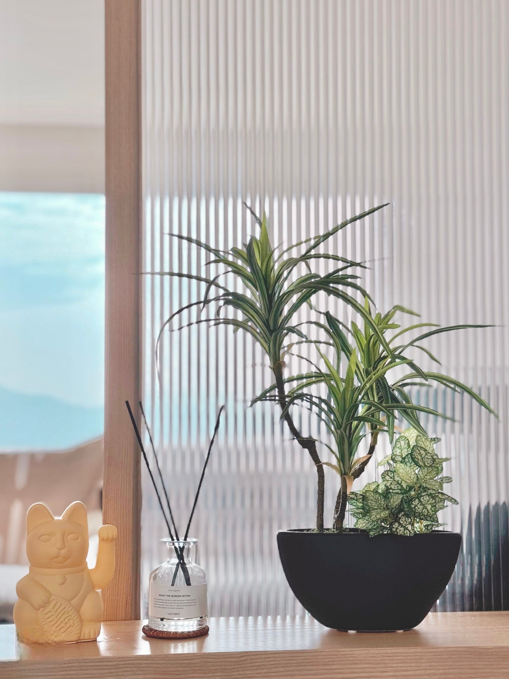 【香港現貨】仿真龍血蘭搭配迷你葉 (51cm) | 半月型陶瓷盆 現代禪意裝飾 Dracaena - Midoria